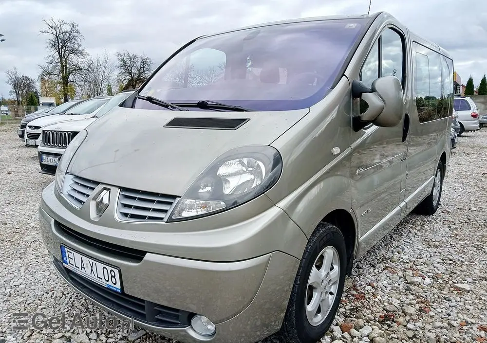 RENAULT Trafic FAP Passenger Black Edition
