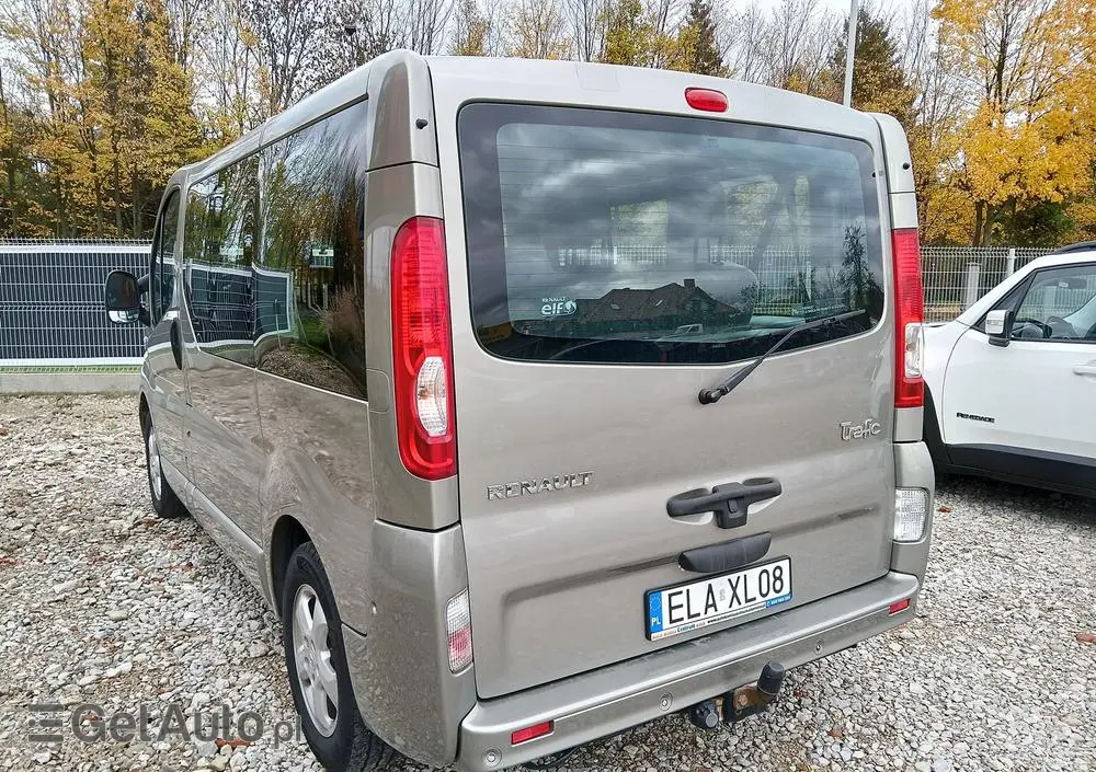 RENAULT Trafic FAP Passenger Black Edition