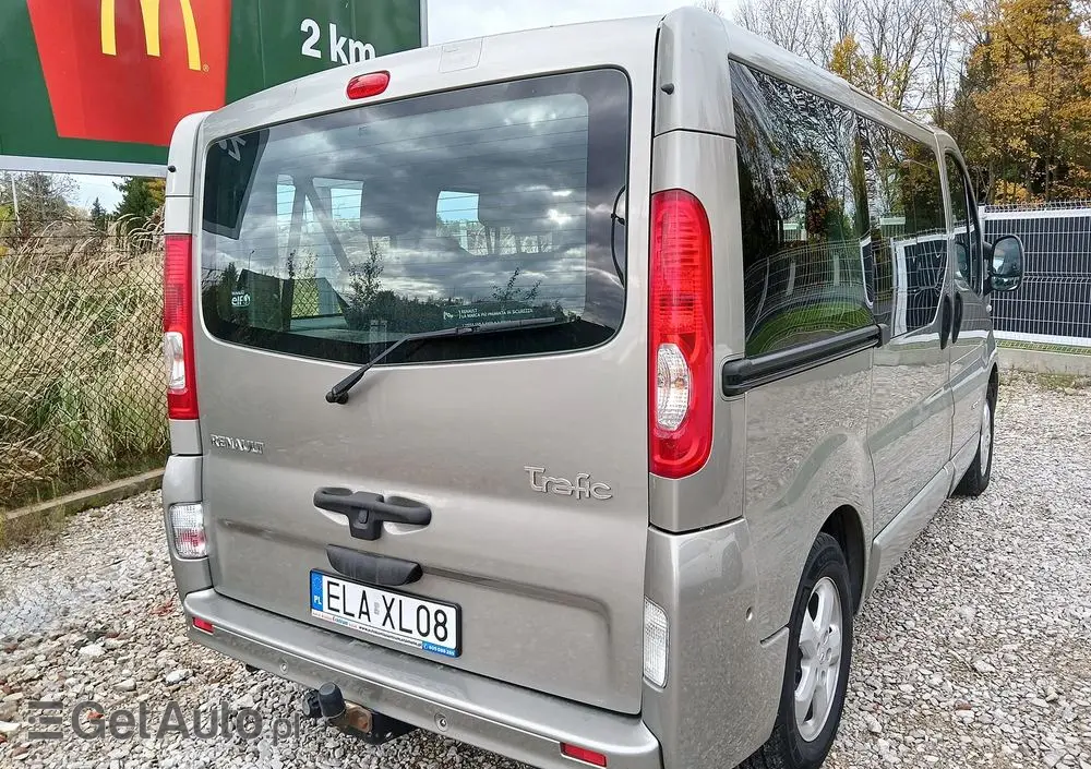RENAULT Trafic FAP Passenger Black Edition