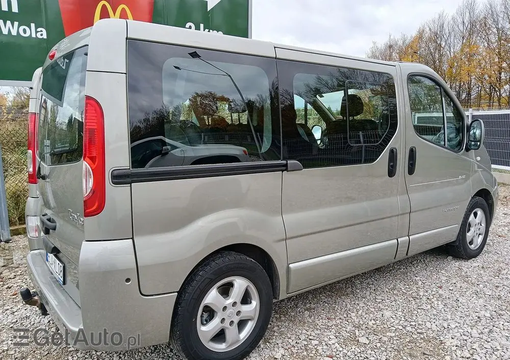 RENAULT Trafic FAP Passenger Black Edition