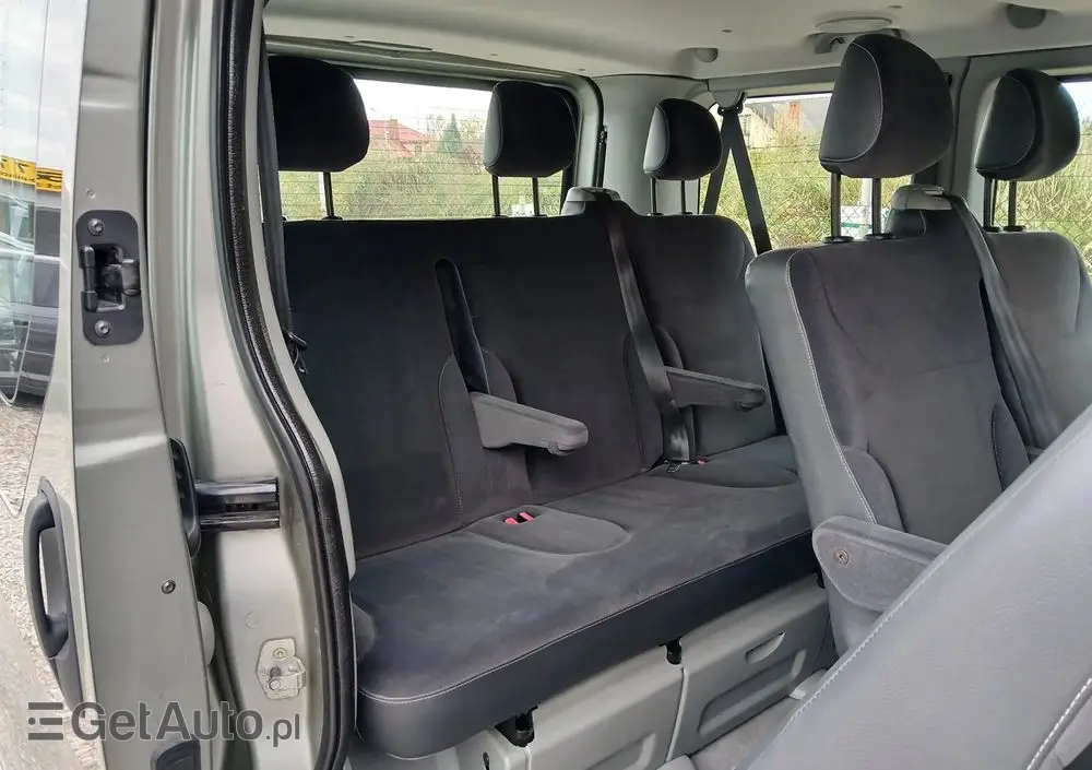 RENAULT Trafic FAP Passenger Black Edition