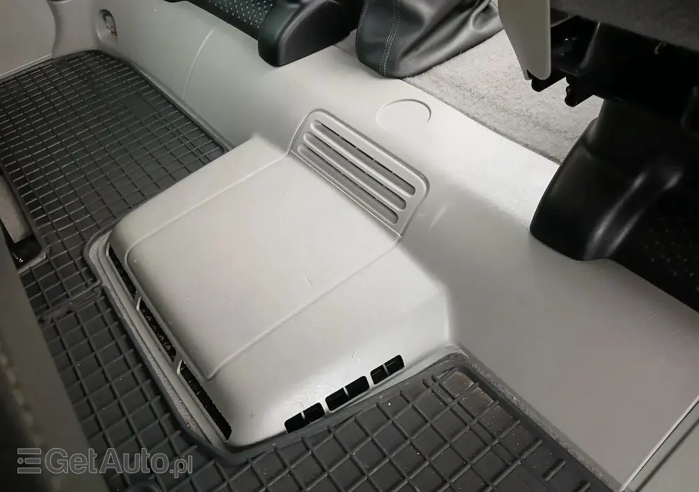 RENAULT Trafic FAP Passenger Black Edition