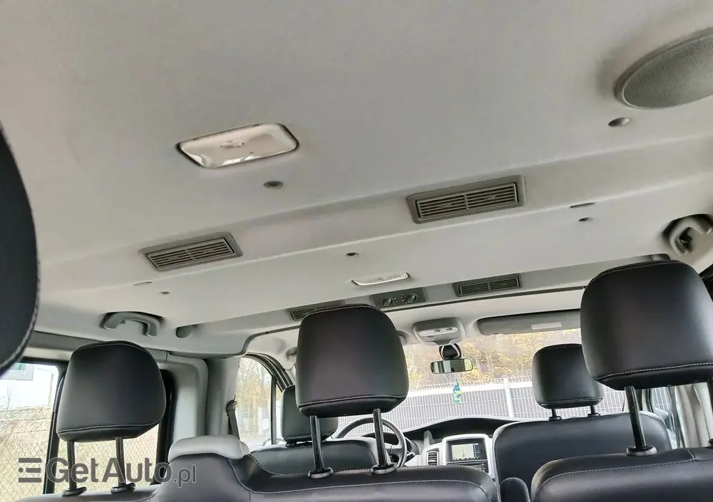 RENAULT Trafic FAP Passenger Black Edition