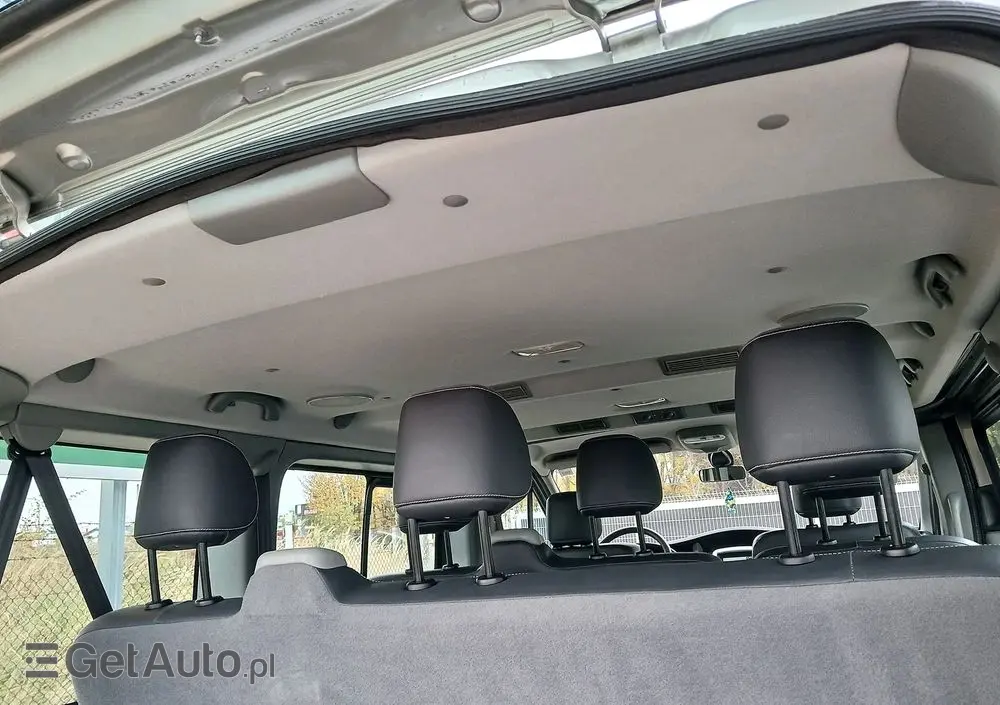 RENAULT Trafic FAP Passenger Black Edition