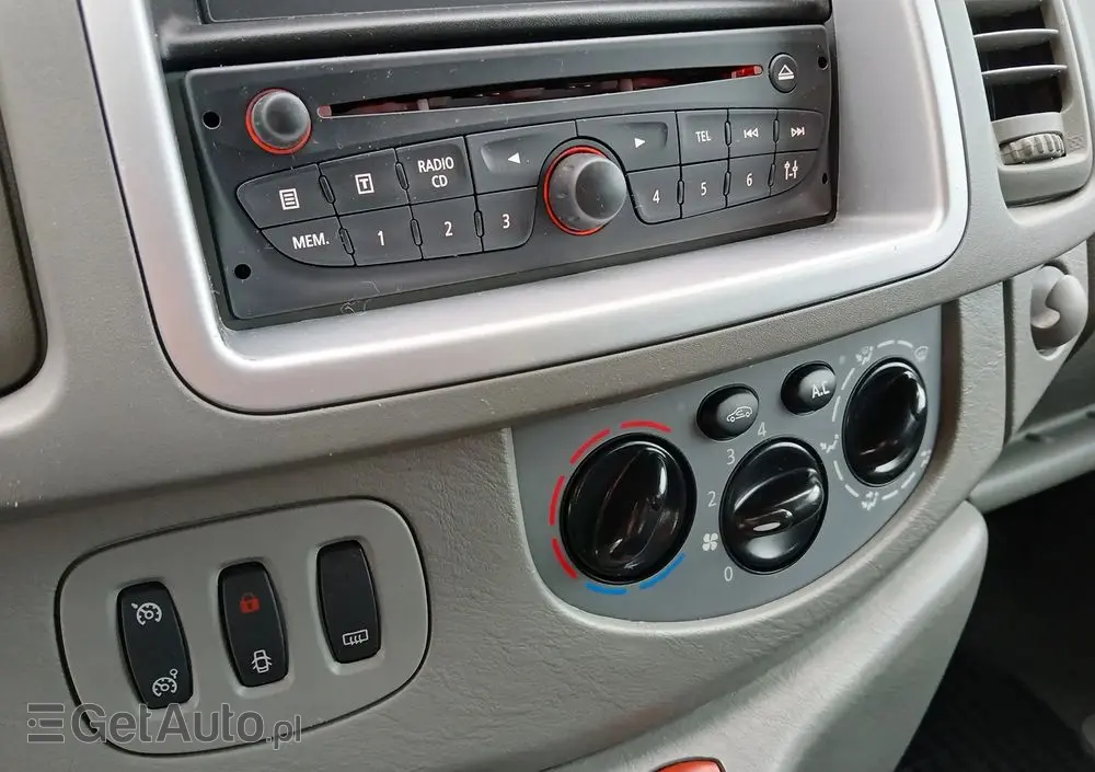 RENAULT Trafic FAP Passenger Black Edition