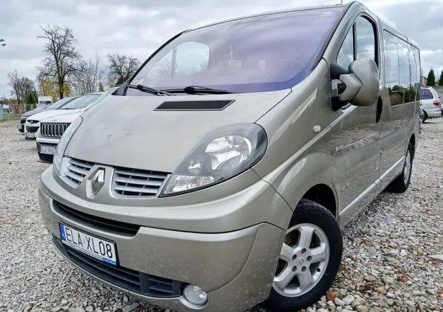 RENAULT Trafic FAP Passenger Black Edition