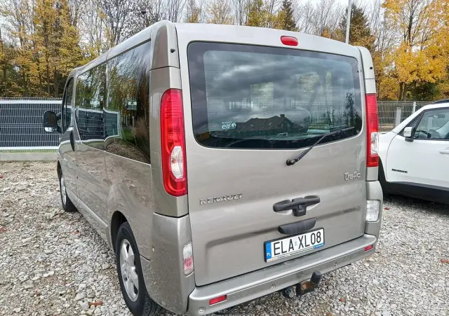 RENAULT Trafic FAP Passenger Black Edition