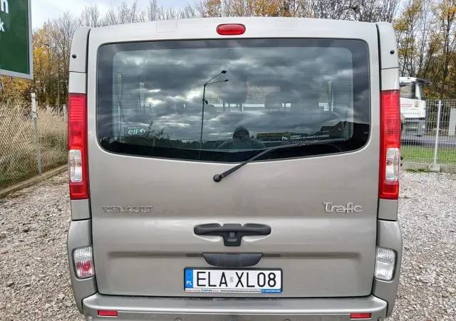 RENAULT Trafic FAP Passenger Black Edition