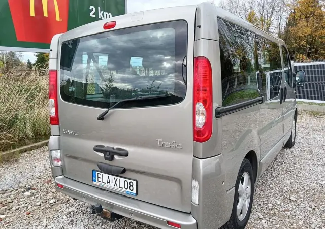 RENAULT Trafic FAP Passenger Black Edition
