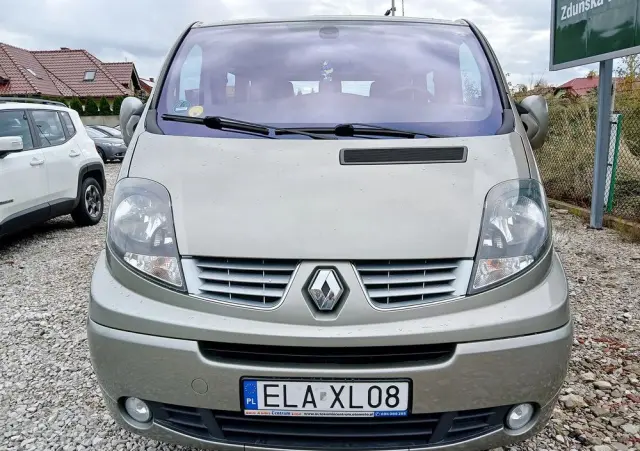 RENAULT Trafic FAP Passenger Black Edition
