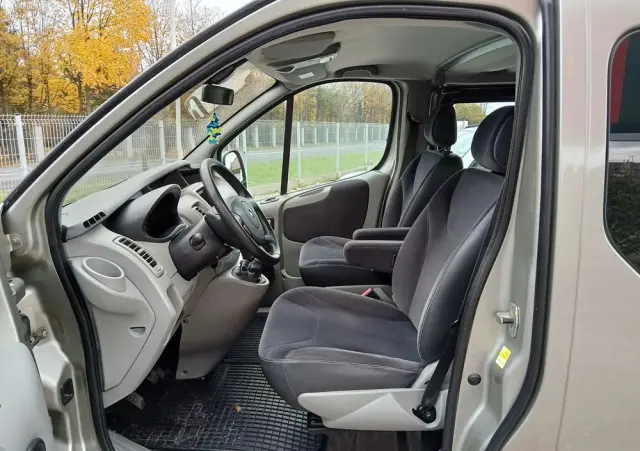 RENAULT Trafic FAP Passenger Black Edition