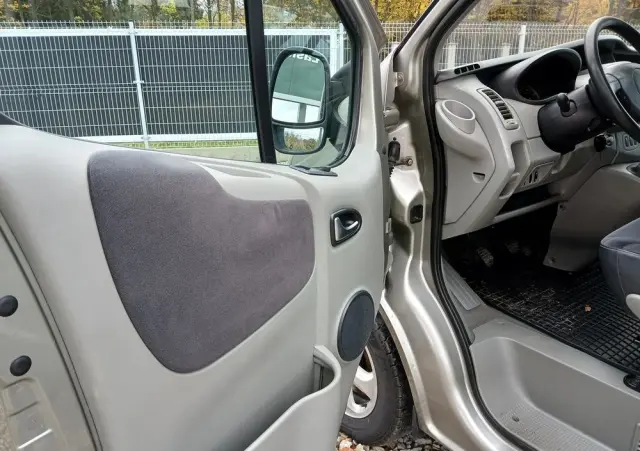 RENAULT Trafic FAP Passenger Black Edition