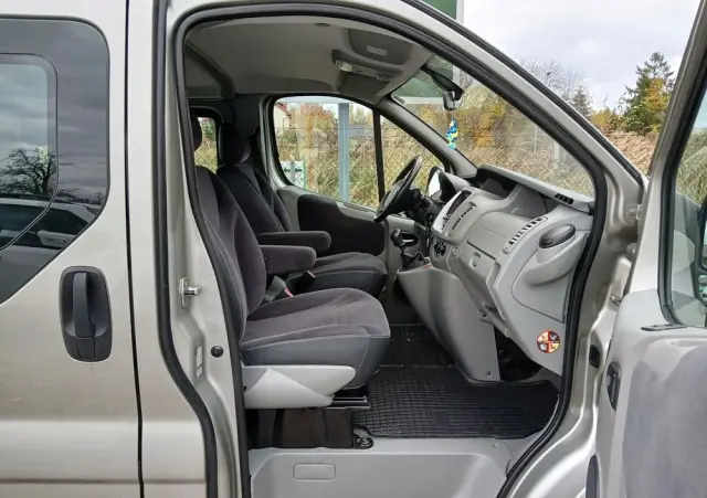 RENAULT Trafic FAP Passenger Black Edition