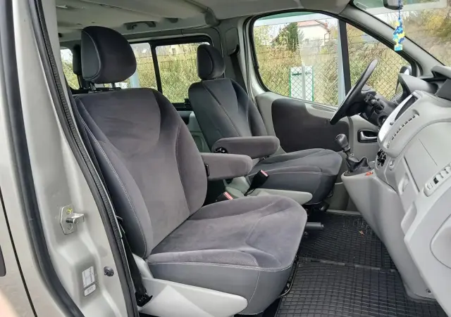 RENAULT Trafic FAP Passenger Black Edition