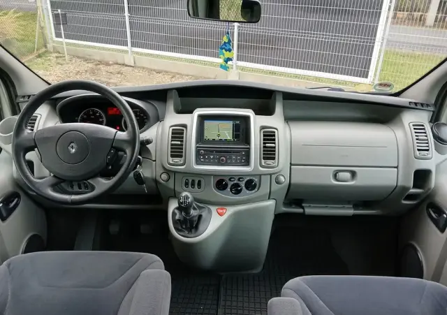 RENAULT Trafic FAP Passenger Black Edition