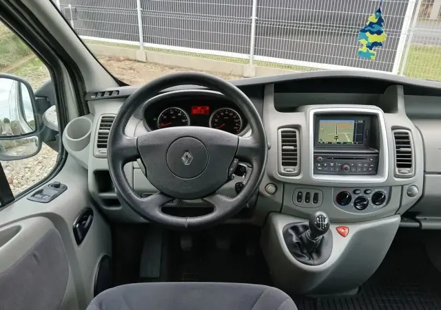 RENAULT Trafic FAP Passenger Black Edition