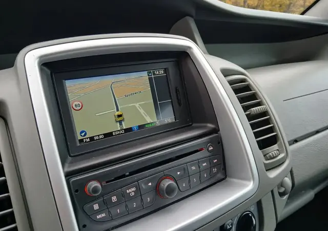 RENAULT Trafic FAP Passenger Black Edition