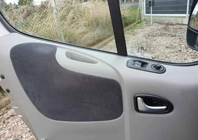 RENAULT Trafic FAP Passenger Black Edition