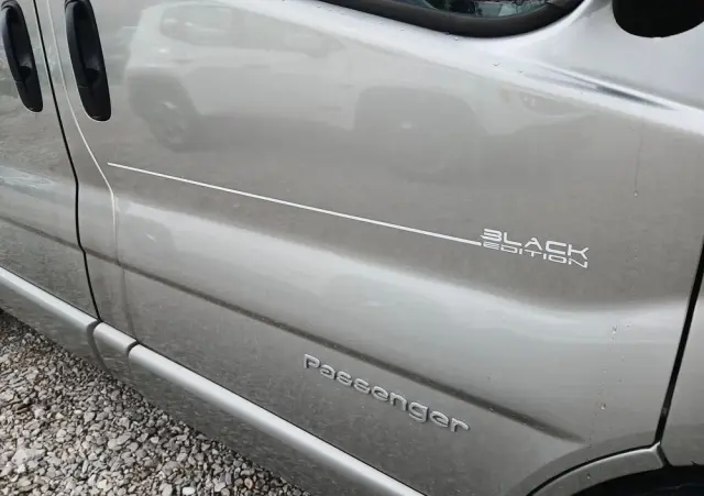 RENAULT Trafic FAP Passenger Black Edition