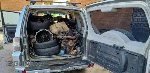 MITSUBISHI Pajero 