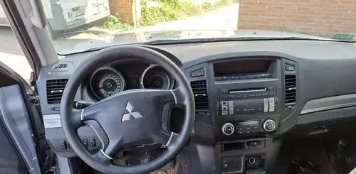 MITSUBISHI Pajero 