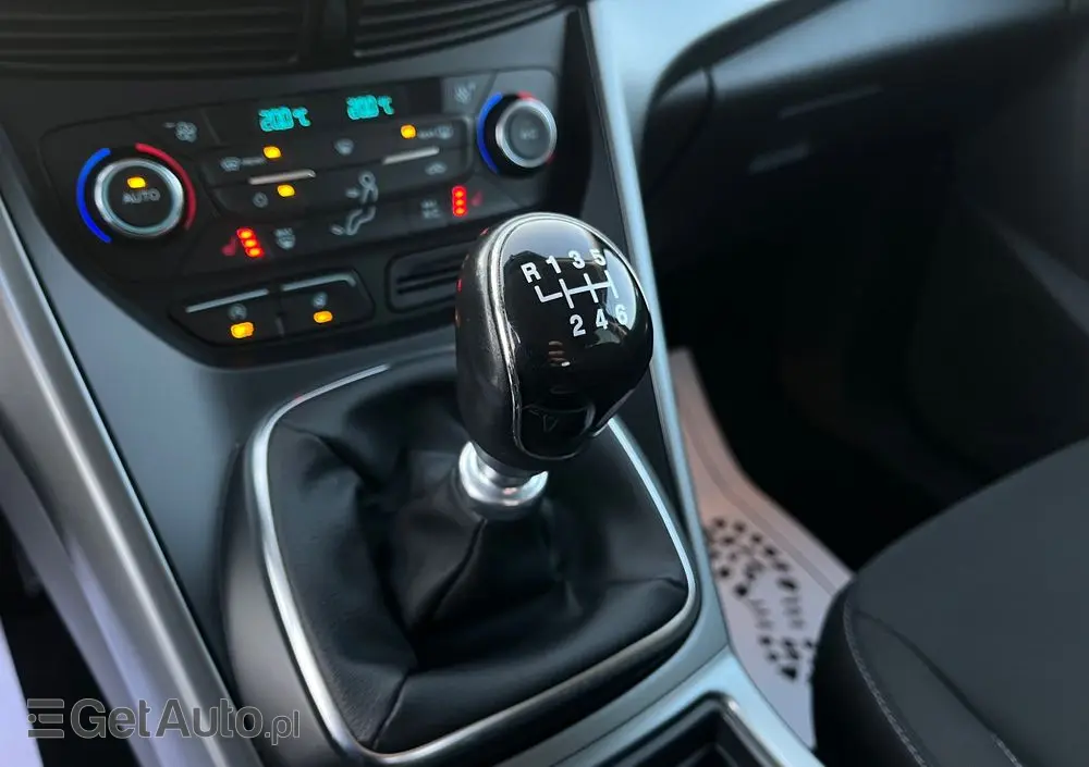 FORD Kuga 1.5 EcoBoost 2x4 Titanium