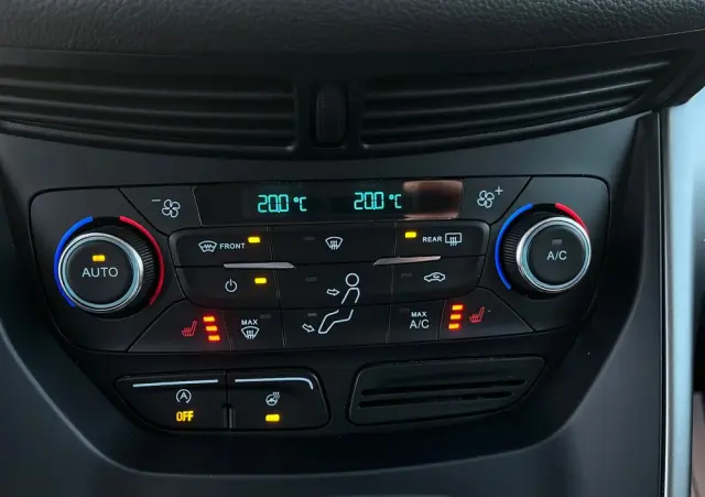 FORD Kuga 1.5 EcoBoost 2x4 Titanium