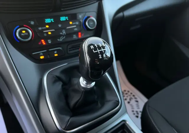 FORD Kuga 1.5 EcoBoost 2x4 Titanium