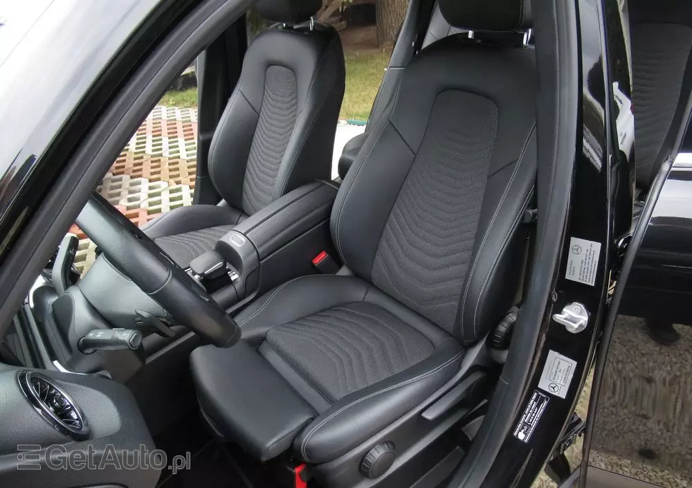 MERCEDES-BENZ GLB 200 7G-DCT