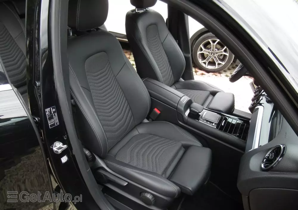 MERCEDES-BENZ GLB 200 7G-DCT