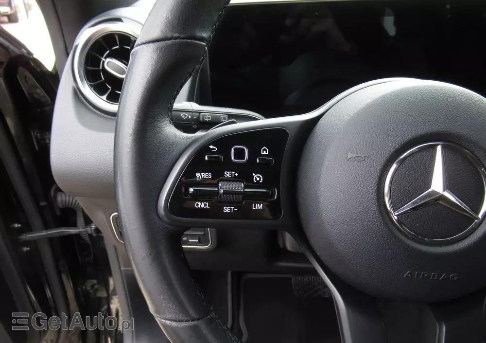 MERCEDES-BENZ GLB 200 7G-DCT