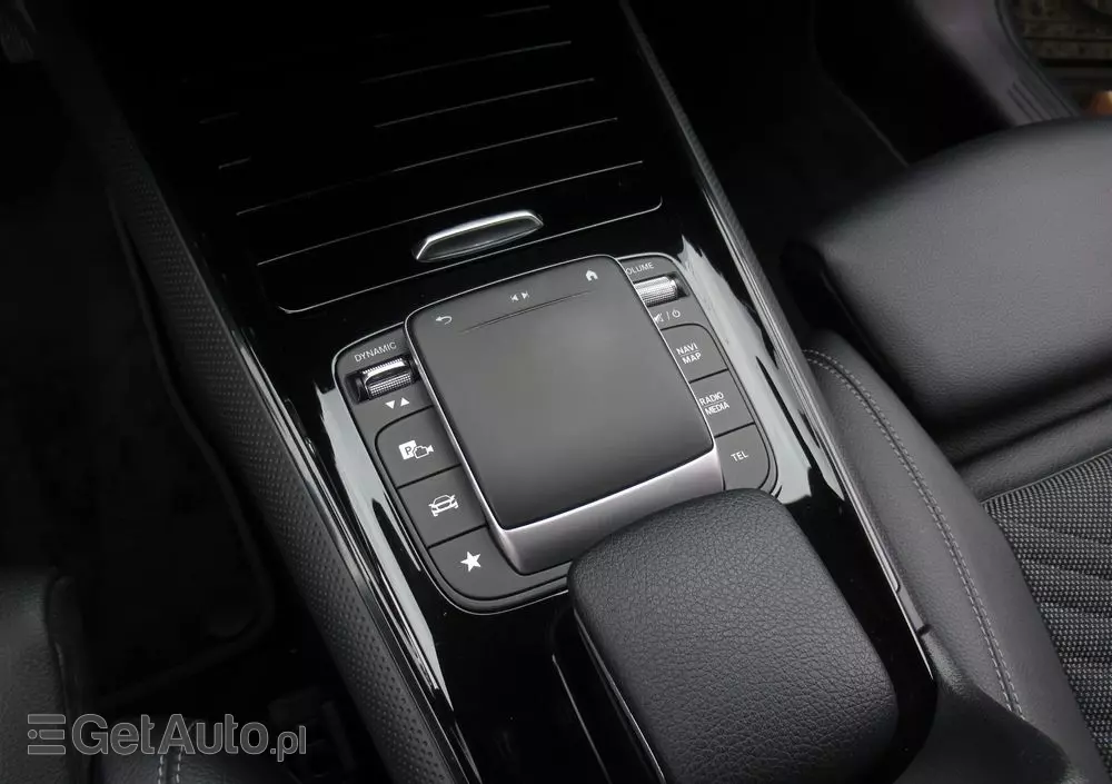 MERCEDES-BENZ GLB 200 7G-DCT