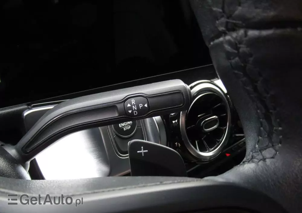 MERCEDES-BENZ GLB 200 7G-DCT