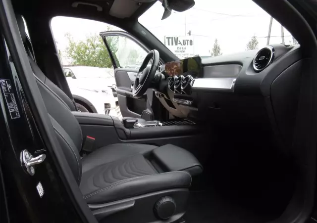 MERCEDES-BENZ GLB 200 7G-DCT