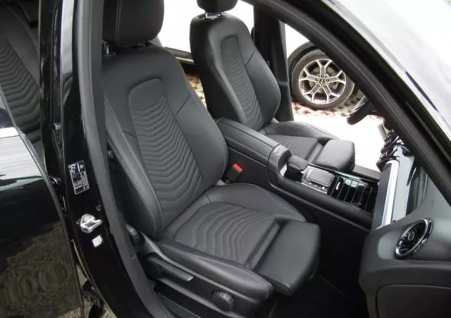 MERCEDES-BENZ GLB 200 7G-DCT