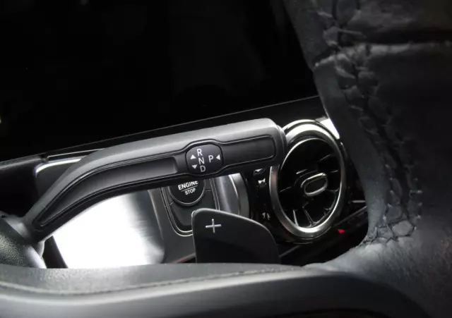 MERCEDES-BENZ GLB 200 7G-DCT