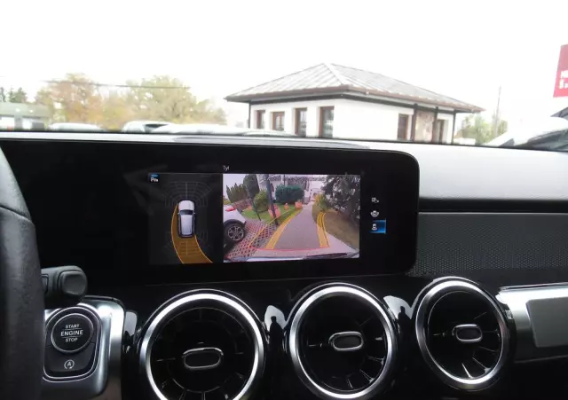 MERCEDES-BENZ GLB 200 7G-DCT