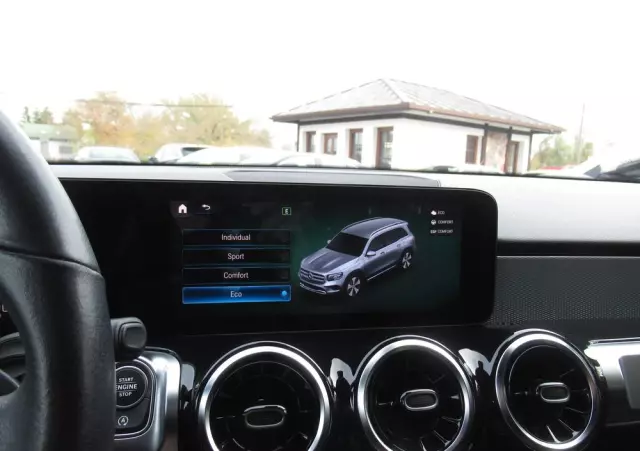 MERCEDES-BENZ GLB 200 7G-DCT