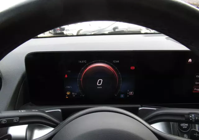 MERCEDES-BENZ GLB 200 7G-DCT