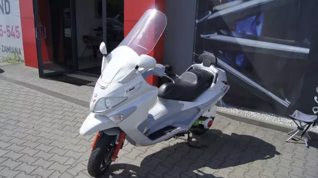 PIAGGIO X10  