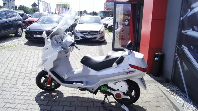 PIAGGIO X10  