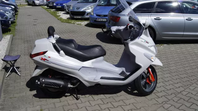 PIAGGIO X10  