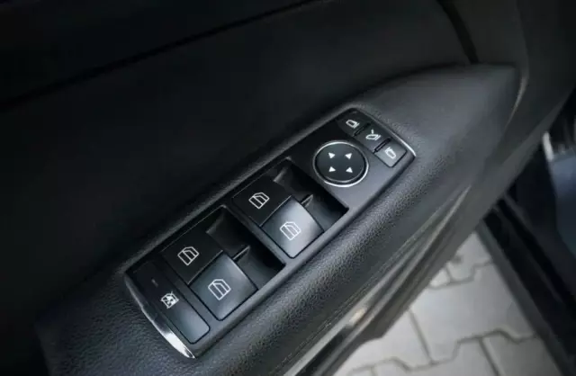 MERCEDES-BENZ Klasa E 