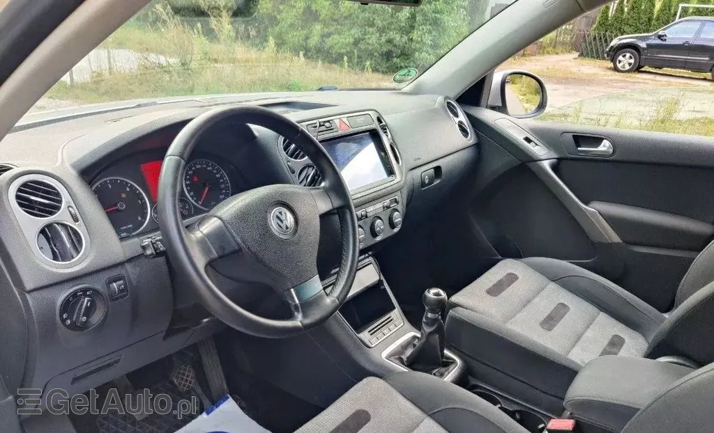 VOLKSWAGEN Tiguan 
