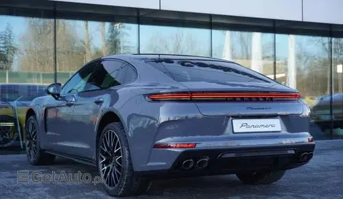 PORSCHE Panamera 