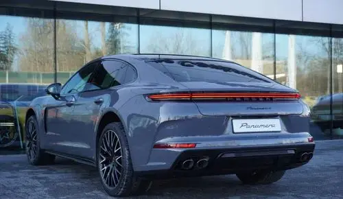 PORSCHE Panamera 