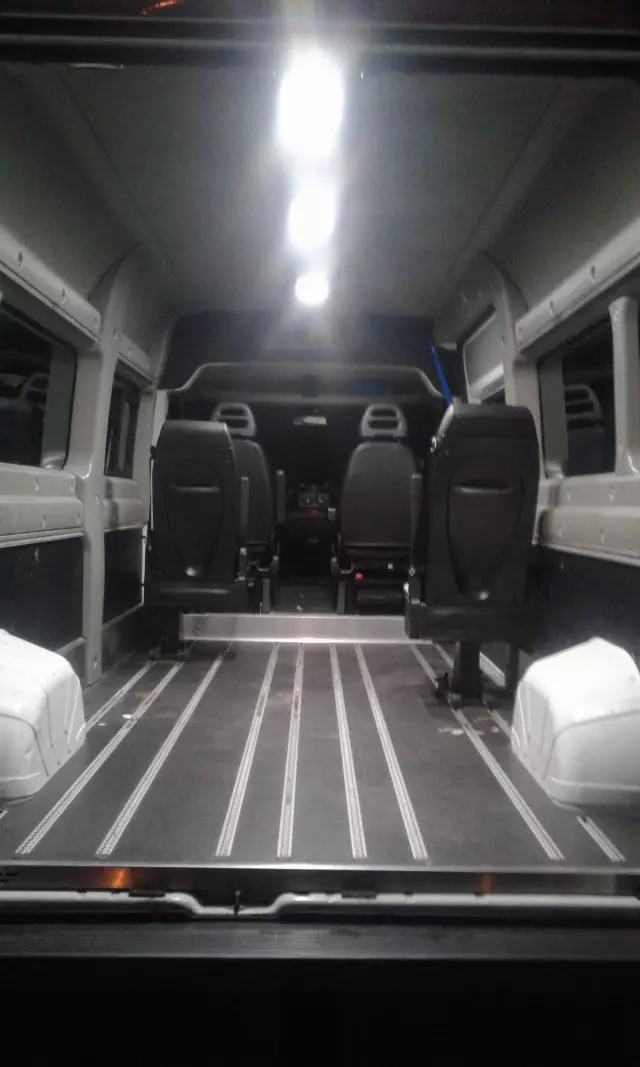 PEUGEOT Boxer 335 L3H2 przeszklony