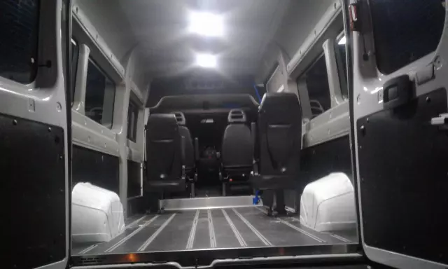 PEUGEOT Boxer 335 L3H2 przeszklony