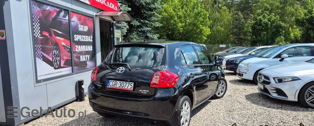 TOYOTA Auris 