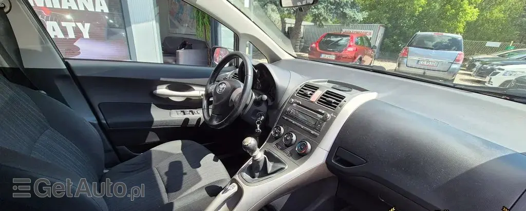 TOYOTA Auris 